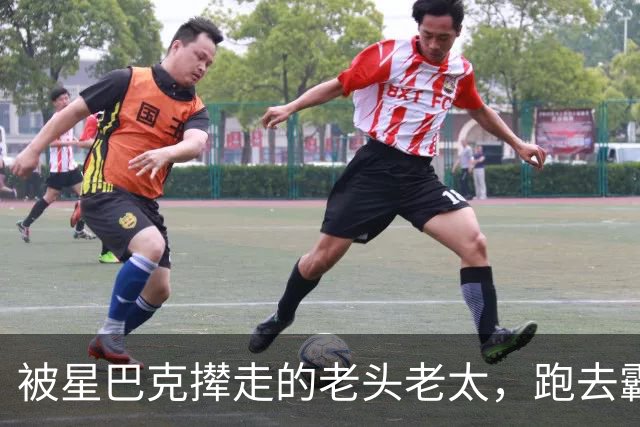 被星巴克撵走的老头老太，跑去霸王茶姬！丑态曝光，山姆太聪明了